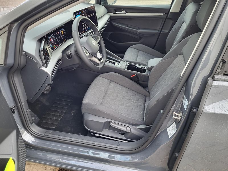 Volkswagen Golf (2026) People 1,5 eTSI 85kW 7DSG mHEV - fotka 6 z 22