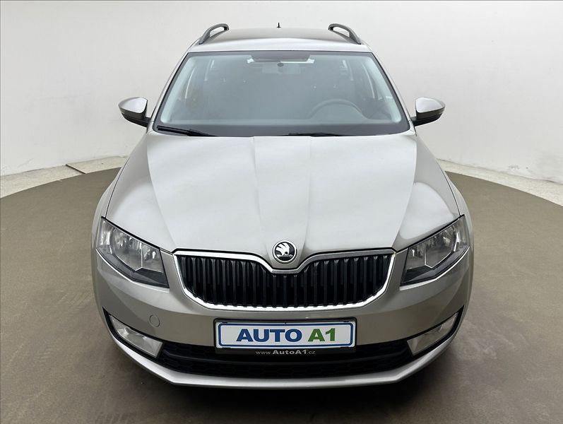Škoda Octavia 1,6 TDi DPH KLIMA SENZORY ČR - fotka 2 z 30