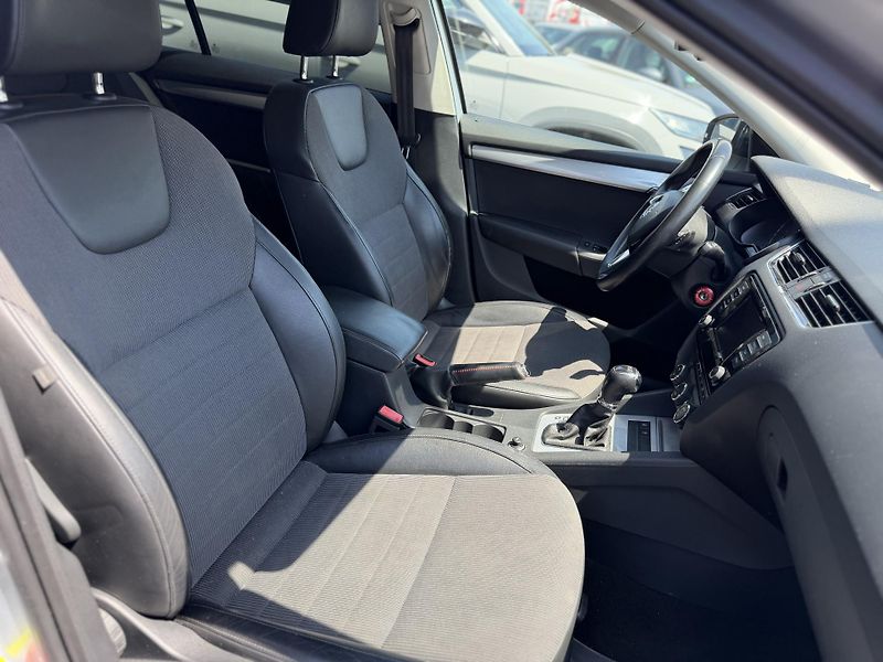 Škoda Octavia 2.0 TDI, 110kw, DSG - fotka 9 z 13