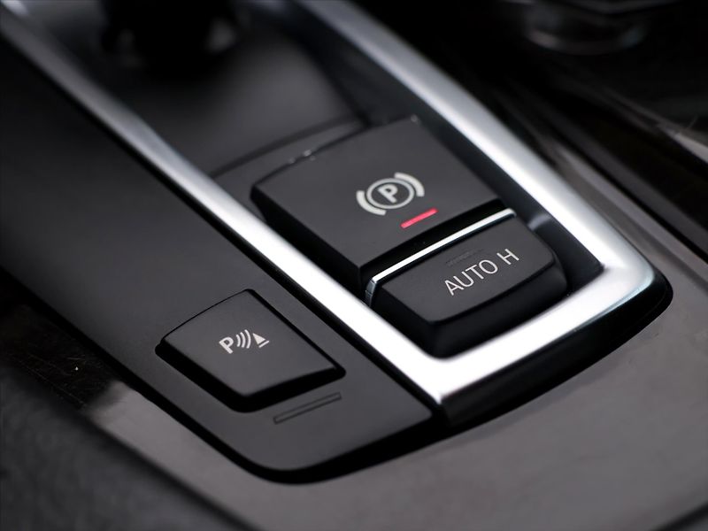 BMW Řada 5 3,0 535i 225kW Aut.klima Kůže - fotka 32 z 41