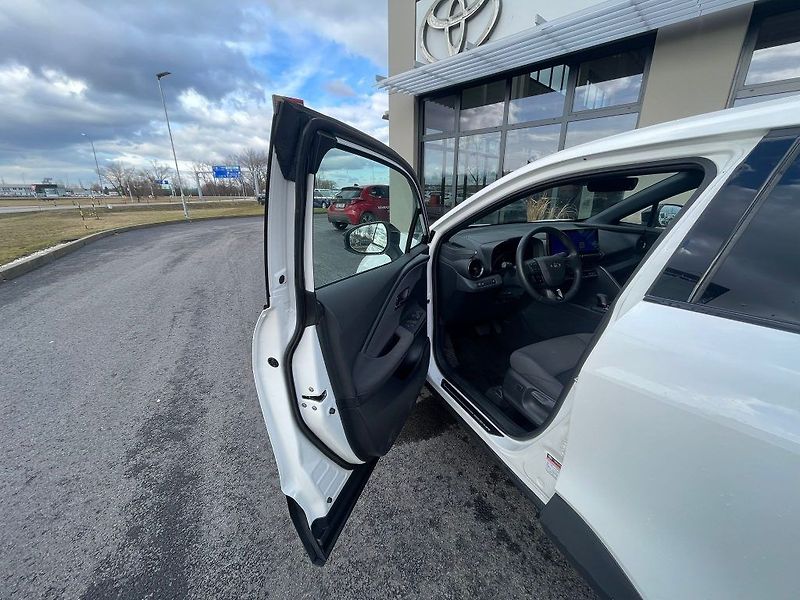 Toyota C-HR 1.8 Hybrid automat 140HP Style - fotka 13 z 23