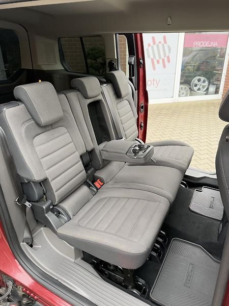 Ford Tourneo Connect (2019) 1,5-PANORAM-TAŽNÉ-VYHŘ.SEDAČKY - fotka 43 z 53