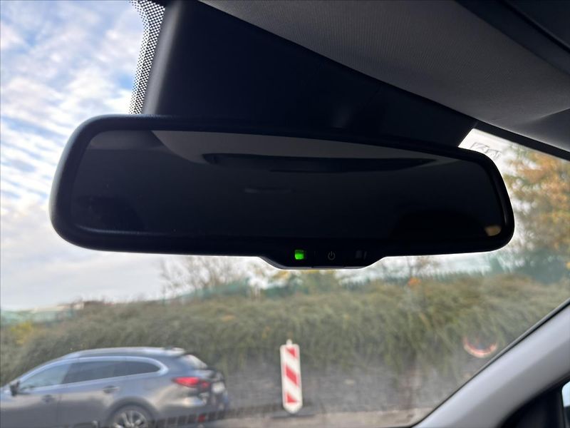 Kia Ceed 1,5 TGDi 118kW TOP ZÁRUKA NAVI - fotka 29 z 39