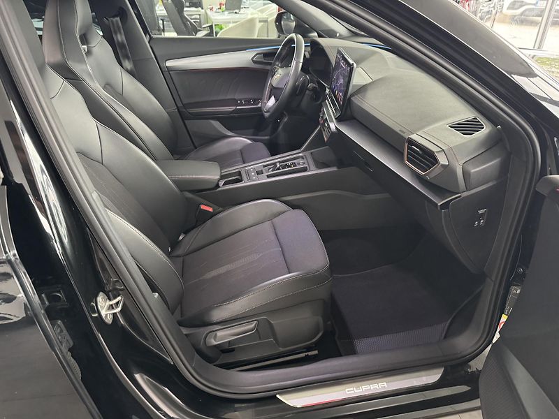 Cupra Formentor (2023) 2,5TSIF VZ5 DSG 4x4  - fotka 25 z 37
