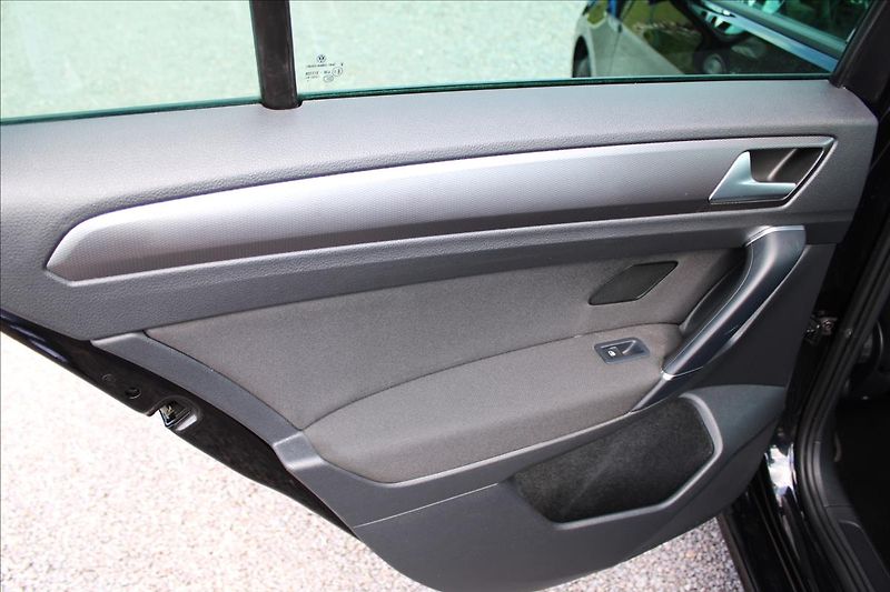 Volkswagen Golf Sportsvan 1,2 TSi 81kW LOUNGE, kamera - fotka 26 z 33