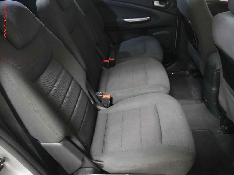 Ford S-MAX (2010) 2.0TDCi 7Míst, AC, tempo - fotka 11 z 18