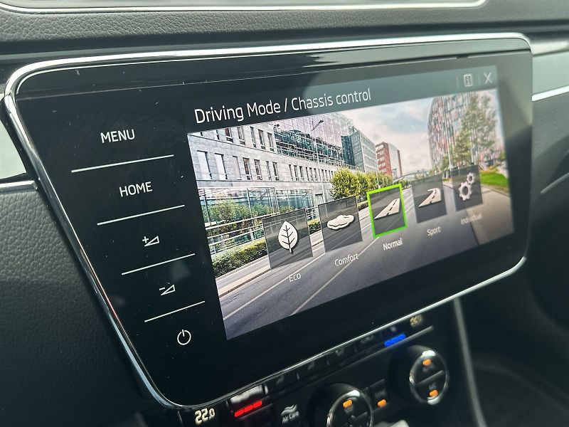 Škoda Superb (2023) Combi 2.0 TDI 4x4 DSG L&K - fotka 14 z 36