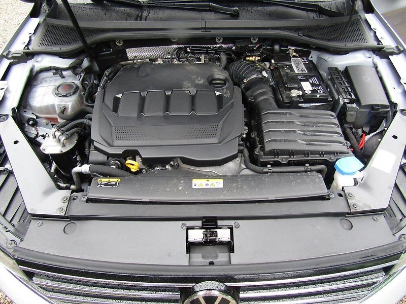 Volkswagen Passat (2021) 2.0 TDI 110kW DSG ACC - fotka 45 z 46