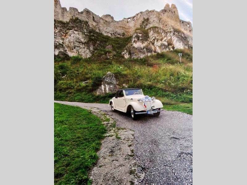 Nádherně zrekonstruovaná Tatra 57B roadster s karosérií od firmy Odřich Uhlík z Prahy Strašnic.