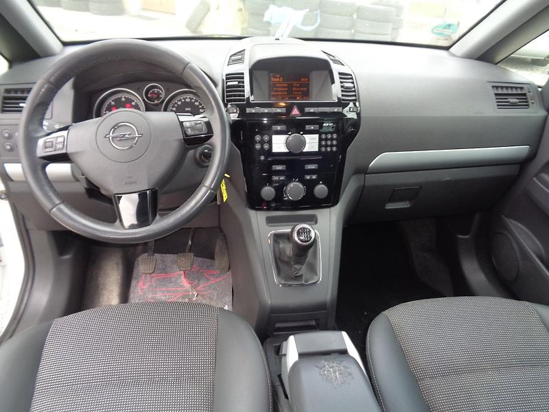 Opel Zafira 1,7 CDTI - fotka 11 z 16