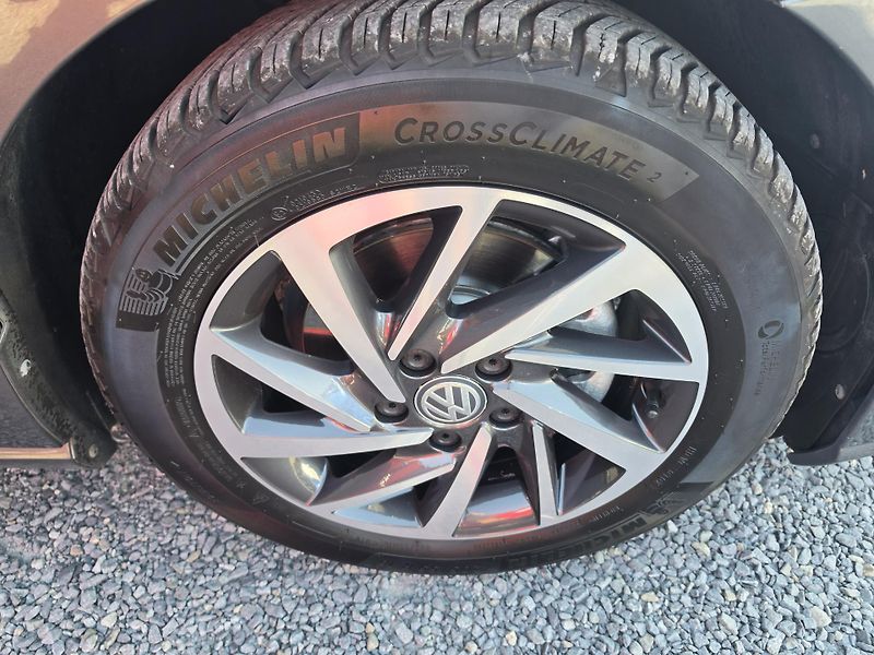 Volkswagen Golf 1.5 TSI 96kw Led  Kuže Navi - fotka 5 z 17