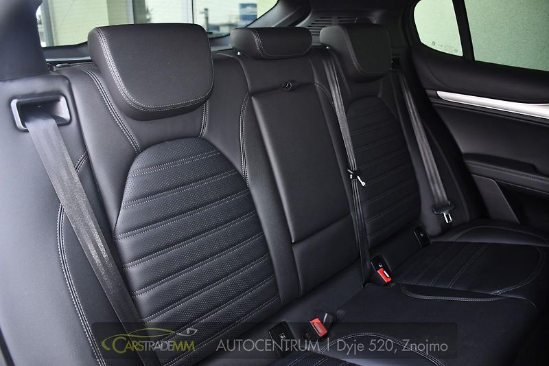 Alfa Romeo Stelvio 2.2D VELOCE Q4 H&K PANOR TAŽNÉ - fotka 20 z 53