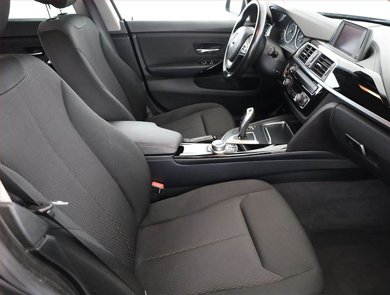 BMW Řada 4 (2018) 420d, Automat, Serv.kniha - fotka 7 z 19