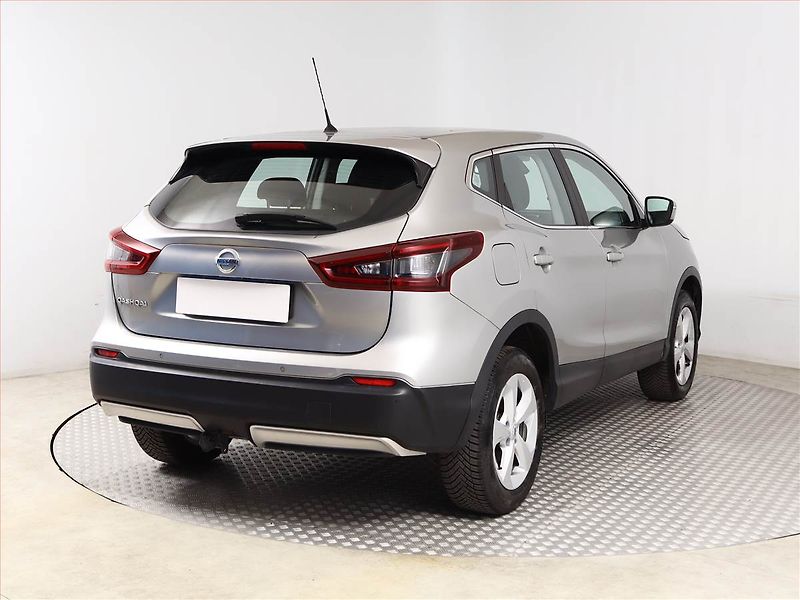 Nissan Qashqai (2021) 1.3 DIG-T, Tempomat - fotka 5 z 14