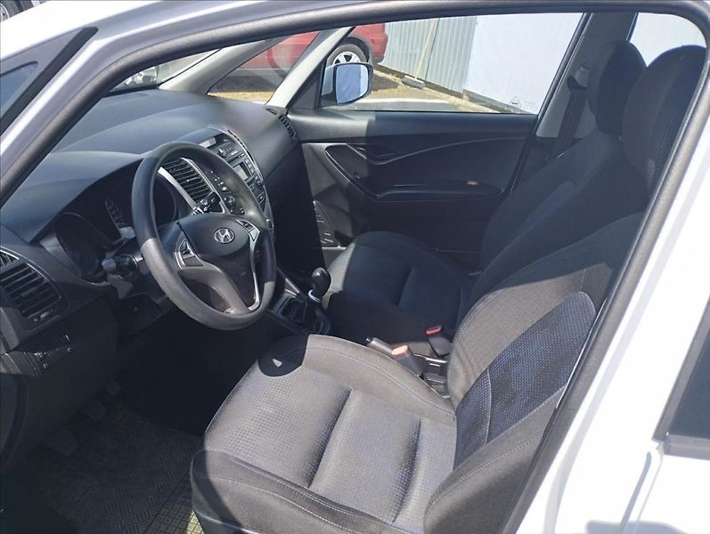 Hyundai ix20 1,4 CRDi 57kW 100%KM - fotka 7 z 16