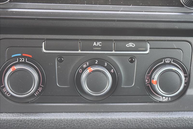 Volkswagen Transporter 2,0 TDI 110KW KLIMA TAŽNÉ NAVI - fotka 43 z 48