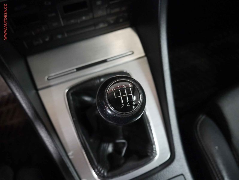 Audi A4 (2007) 2.0 TDI, AC, xenon - fotka 18 z 21
