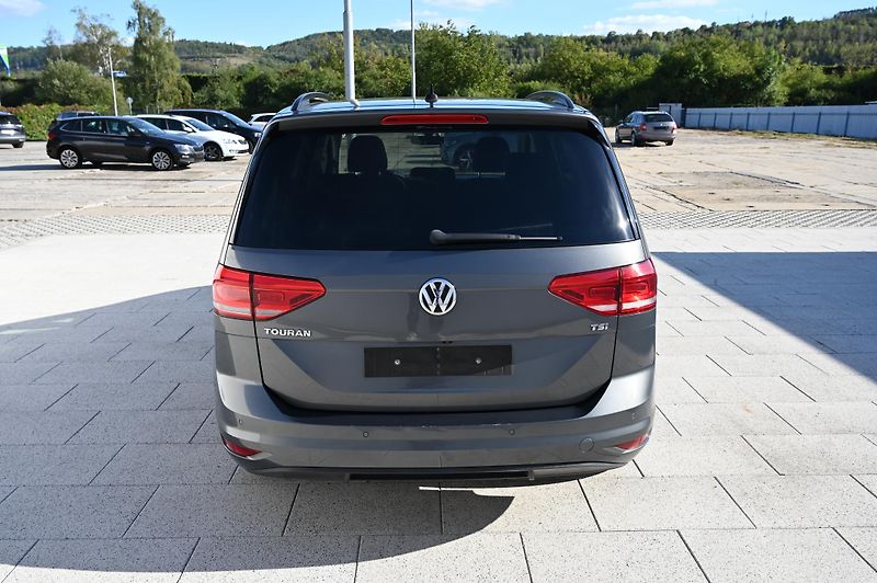 Volkswagen Touran 1.2TSI 81KW Comfort 7mist 3/17 - fotka 6 z 60