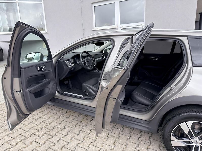Volvo V60 CC B4 AWD //nezáv. topení+kola - fotka 10 z 33