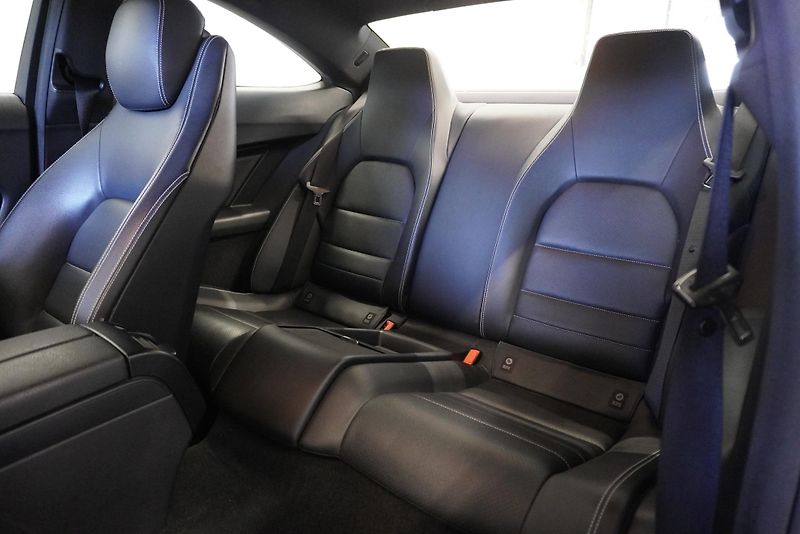 Mercedes-Benz Třídy C (2012) C350 3,5I V6 COUPE AMG-LINE  - fotka 23 z 31