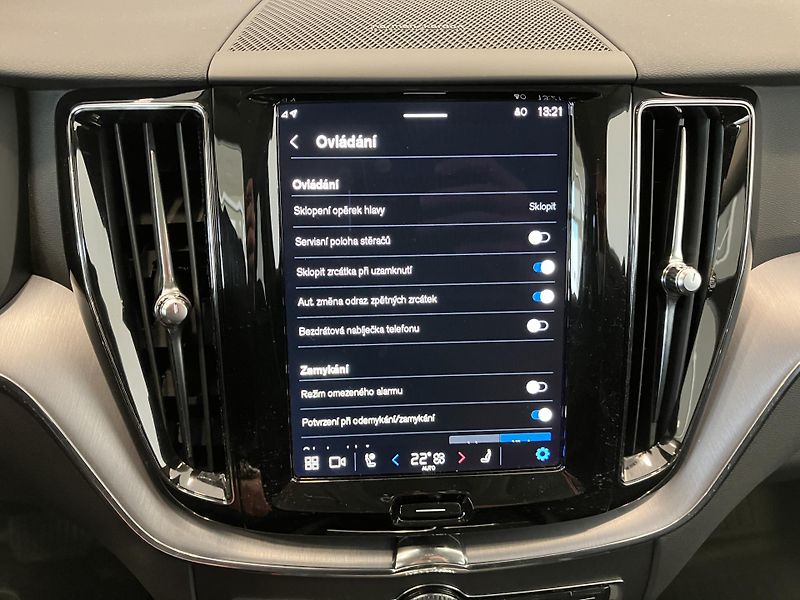 Volvo XC60 B4 FWD Momentum PRO AT8 - fotka 37 z 47