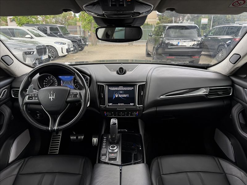 Maserati Levante 3.0V6 SQ4 - fotka 12 z 35