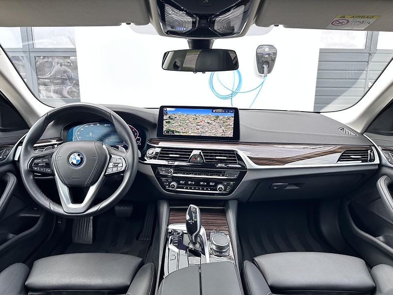 BMW Řada 5 530e xDrive Model Luxury - fotka 6 z 23