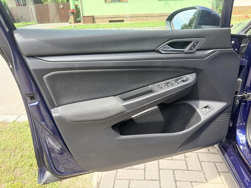Volkswagen Golf 1.4TSI HYBRID VIRTUAL LED - fotka 8 z 50