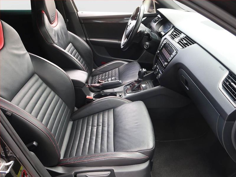 Škoda Octavia (2013) RS 2.0 TDI, Automat, Navi - fotka 9 z 19