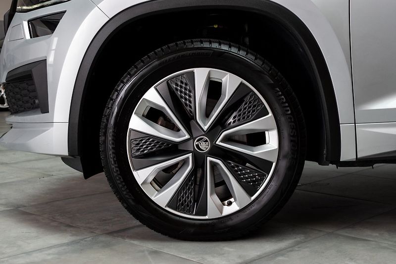 Škoda Kodiaq 2.0 TDI 4x4*SPORTLINE*TAŽNÉ*ČR - fotka 39 z 48