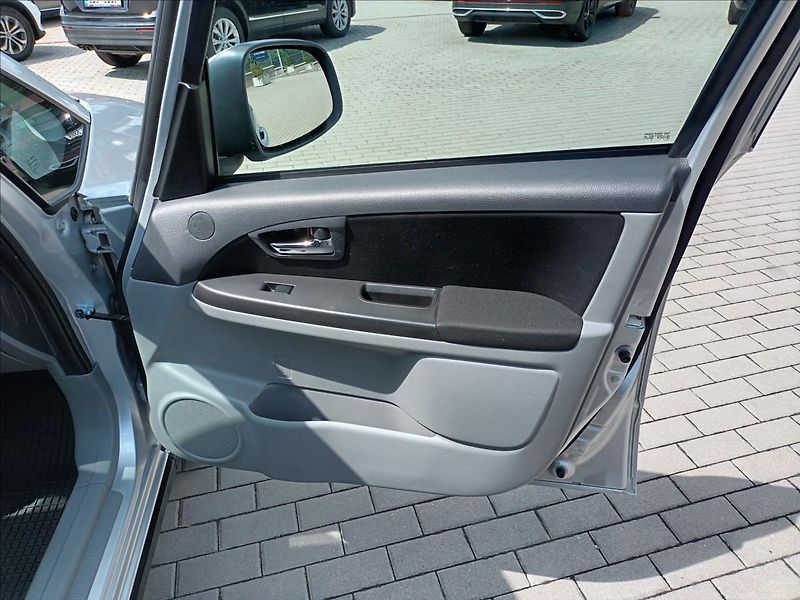 Suzuki SX4 1,6 VVT,88KW,4X4,VÝHŘEV,KOLA - fotka 27 z 47