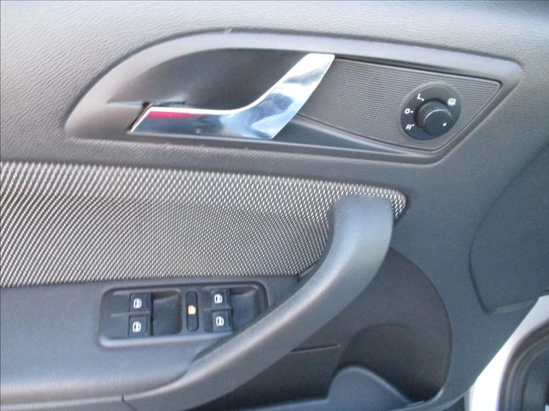 Škoda Yeti 1,2 TSI, serviska, aut. klima, - fotka 25 z 37
