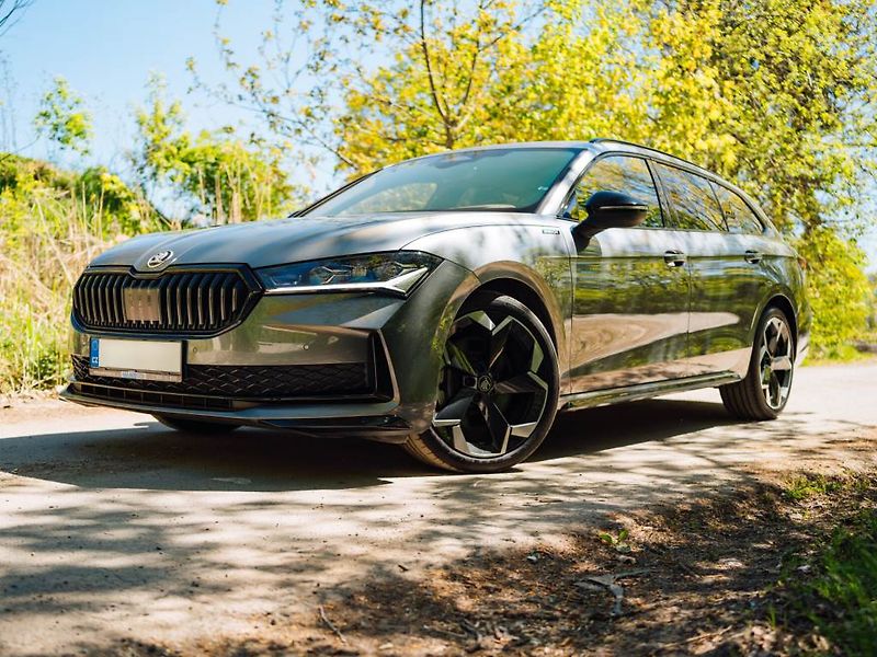Škoda Superb (2025) 2.0 TDI, Sportline, HUD, Paměť - fotografie inzerátu