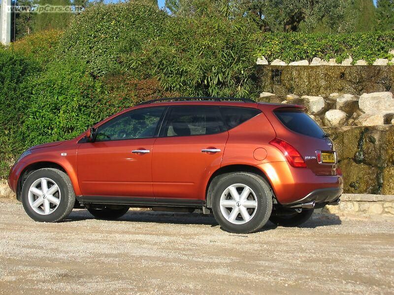 Murano se hodí spíše na silnice než do terénu. Podvozek zase tak extrémně vysoký není.