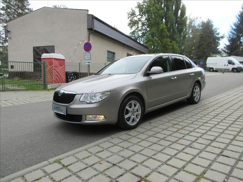 Škoda Superb 1,6 TDi, Nové ČR, 160 tis. Km! - fotka 1 z 27