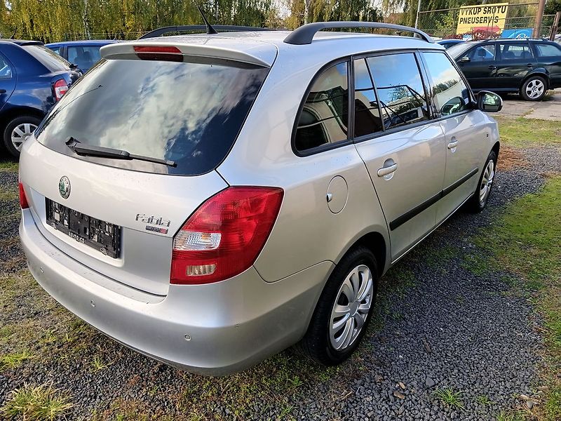 Škoda Fabia 1.6 Combi Ambiente - fotka 5 z 33