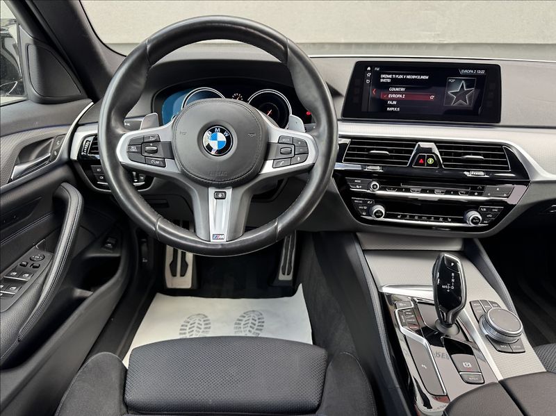 BMW Řada 5 3,0 530d xDrive Mpaket původČR - fotka 26 z 50
