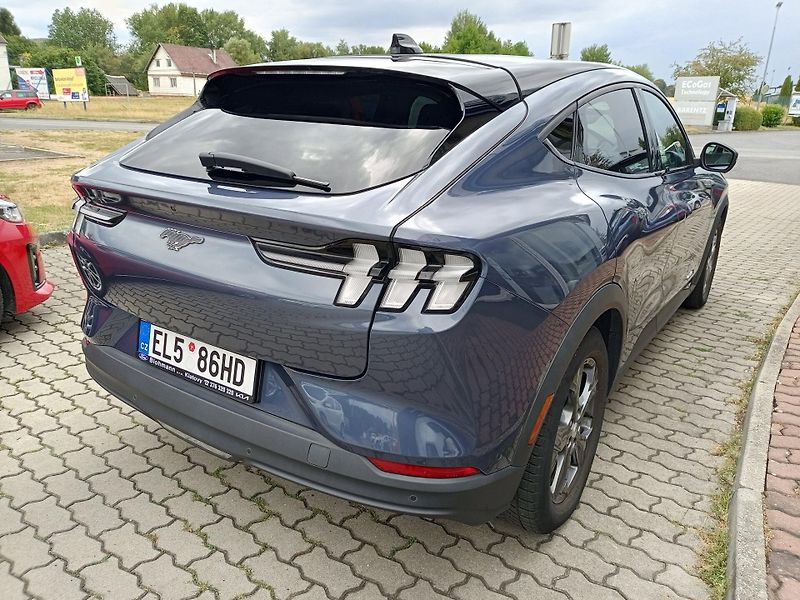 Ford Mustang Mach-E (2021) Extended Range - 99Kwh baterie - fotka 21 z 22