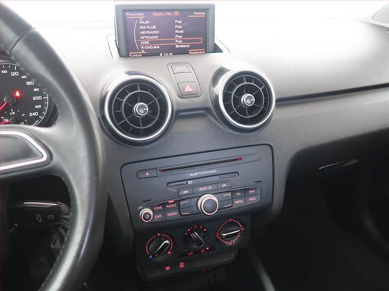 Audi A1 (2011) 1.6 TDI, Serv.kniha, Tempomat - fotka 12 z 17