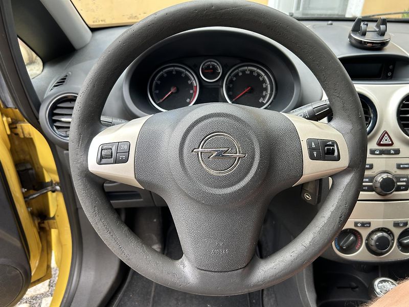 Opel Corsa (2007) 1.2i 59 kw - fotka 12 z 20