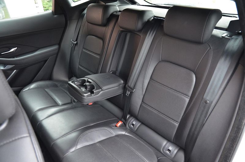 Jaguar E-Pace (2018) 2.0 D 132kW S AWD AT 1.MAJITEL - fotka 15 z 43