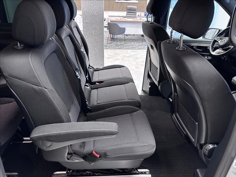 Mercedes-Benz Třídy V V300D 4MATIC STYLE L - fotka 30 z 38