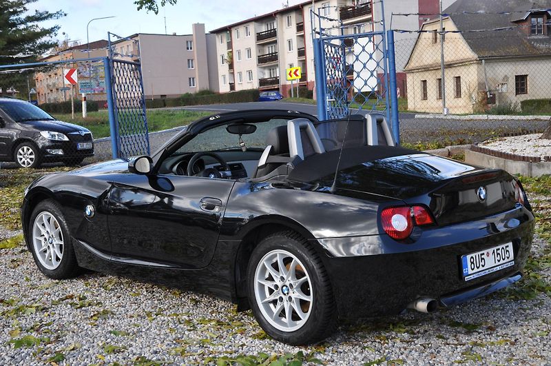 BMW Z4 2.0i 110kW - fotka 4 z 13