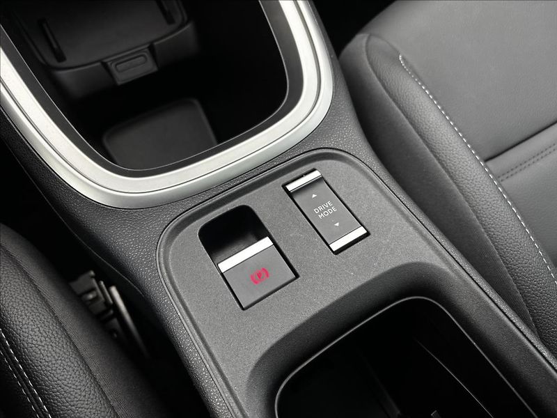 Jeep Avenger 1,2 Turbo e-hybrid Summit - fotka 41 z 42