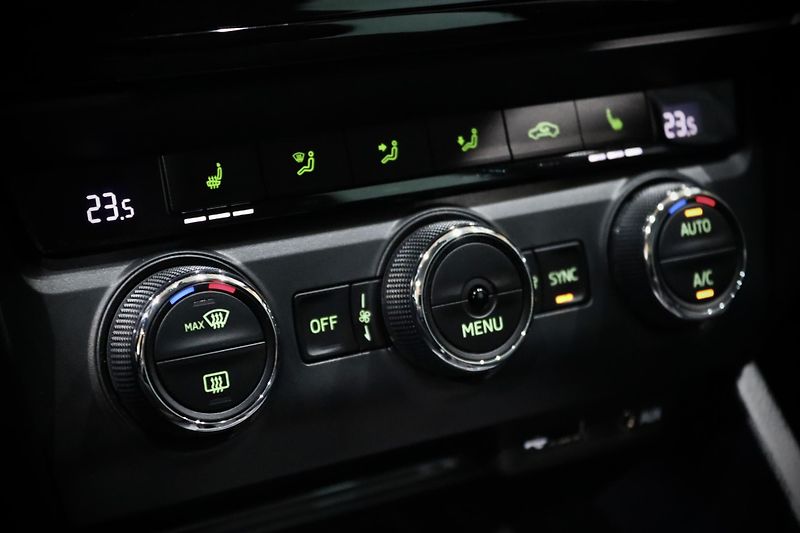 Škoda Octavia 3 Combi 1.4 TSI 110 kW - fotka 25 z 27