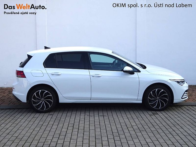 Volkswagen Golf (2023) 1,5TSi/ 96kW Life - fotka 17 z 29