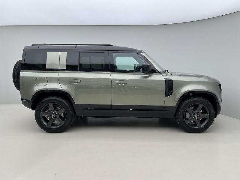 Land Rover Defender 110 D300 X-DYNAMIC SE AWD AUT - fotka 9 z 43