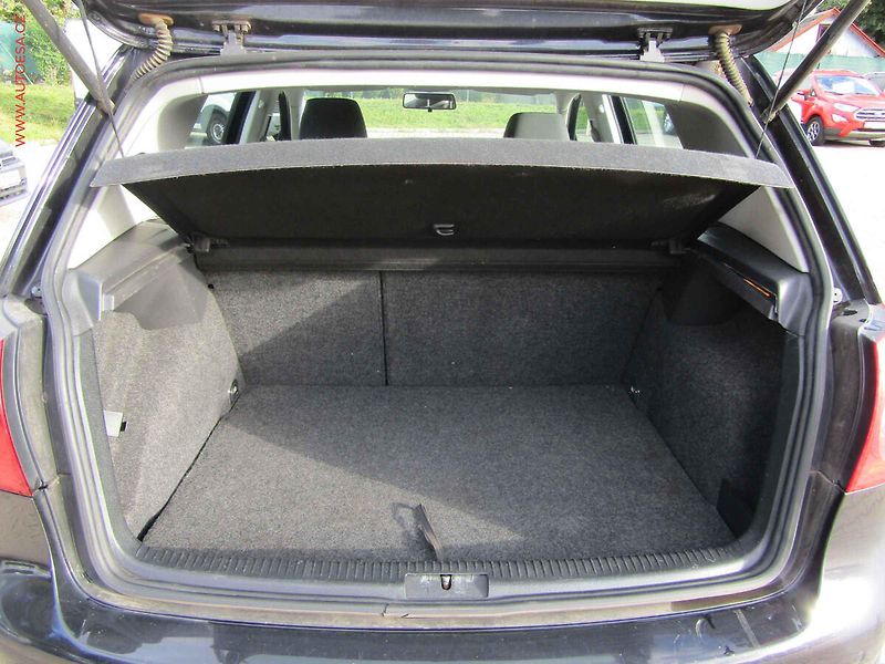 Volkswagen Golf (2007) 1.6i, 1.maj, Xenon, AC - fotka 7 z 14