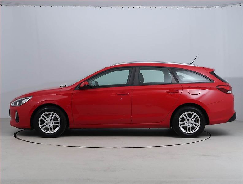 Hyundai i30 (2018) 1.6 CRDi, Tempomat - fotka 3 z 16
