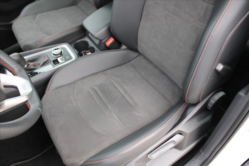 Seat Ateca 2,0 TDI  ČR,1.MAJ,A/T,4x4,FR - fotka 31 z 41